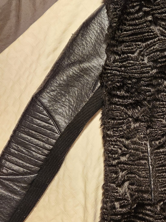 Guess Jackets & Blazers - Guess Black Faux Fur & Leather Women's Jacket